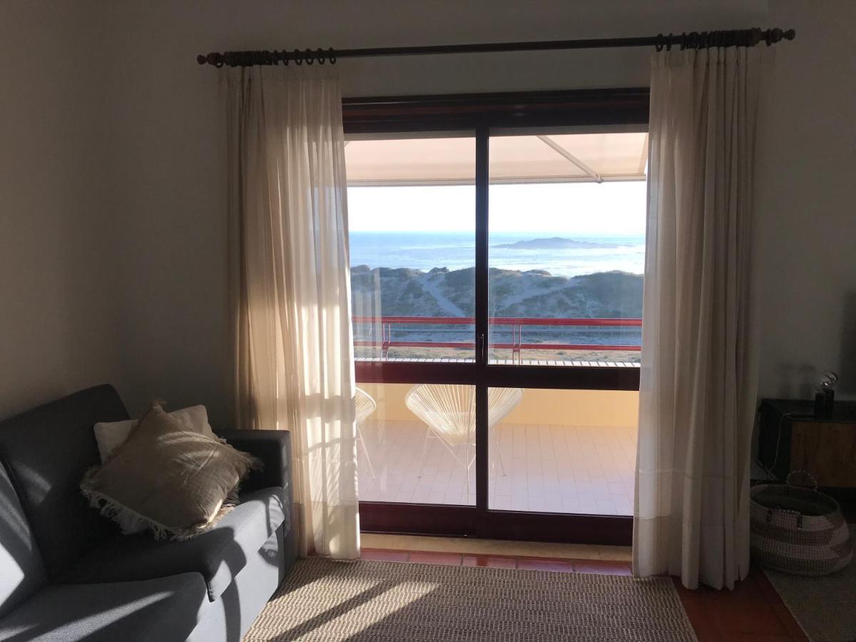 Beachfront Apartment With Swimming Pool Mindelo Exterior photo
